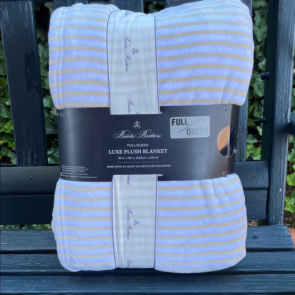 NWT Brooks Brothers Striped Luxe Plush Blanket - Cream and White